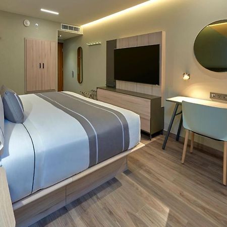 City Express Plus By Marriott Guadalajara Providencia Экстерьер фото