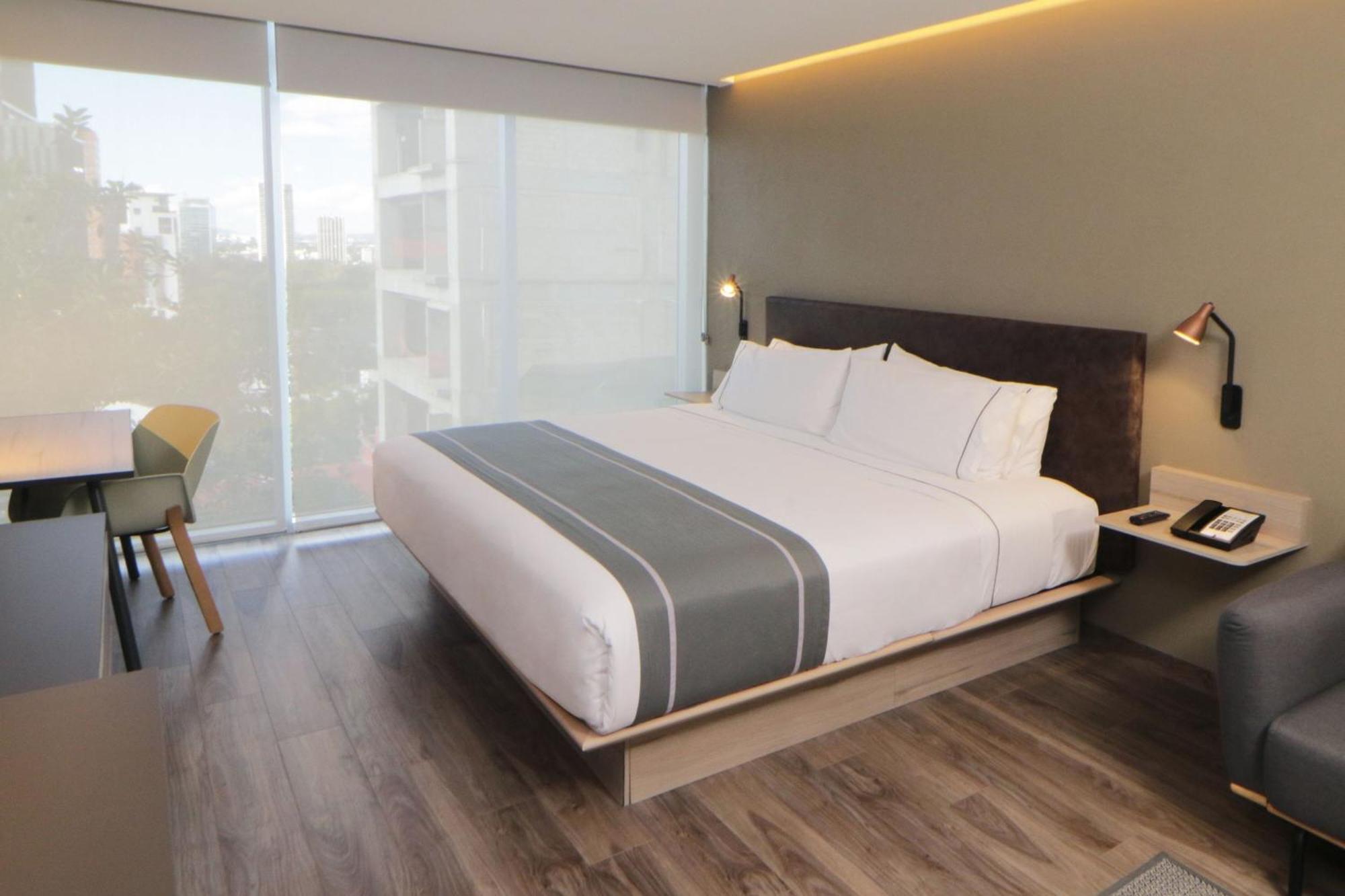 City Express Plus By Marriott Guadalajara Providencia Экстерьер фото