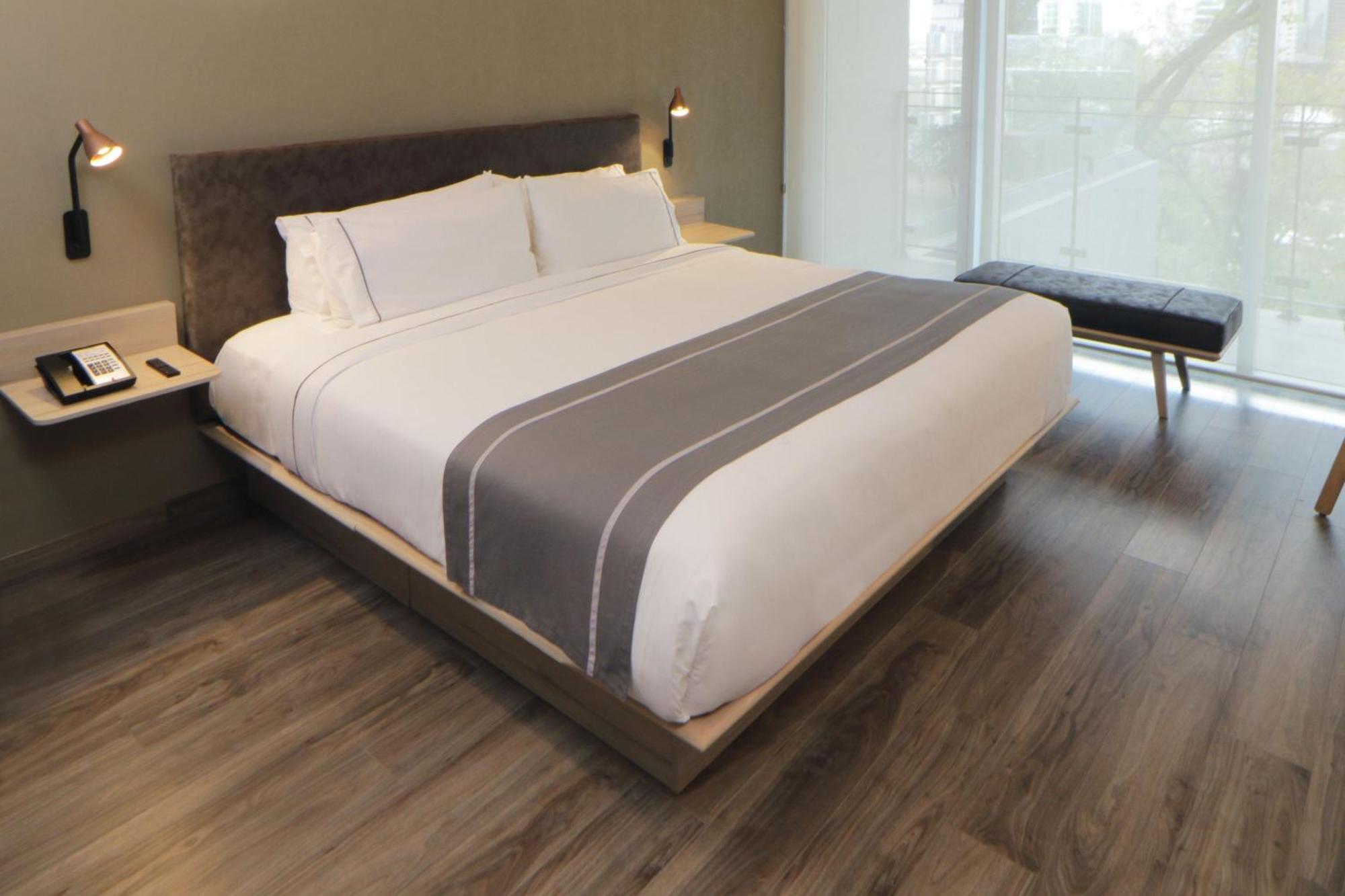 City Express Plus By Marriott Guadalajara Providencia Экстерьер фото