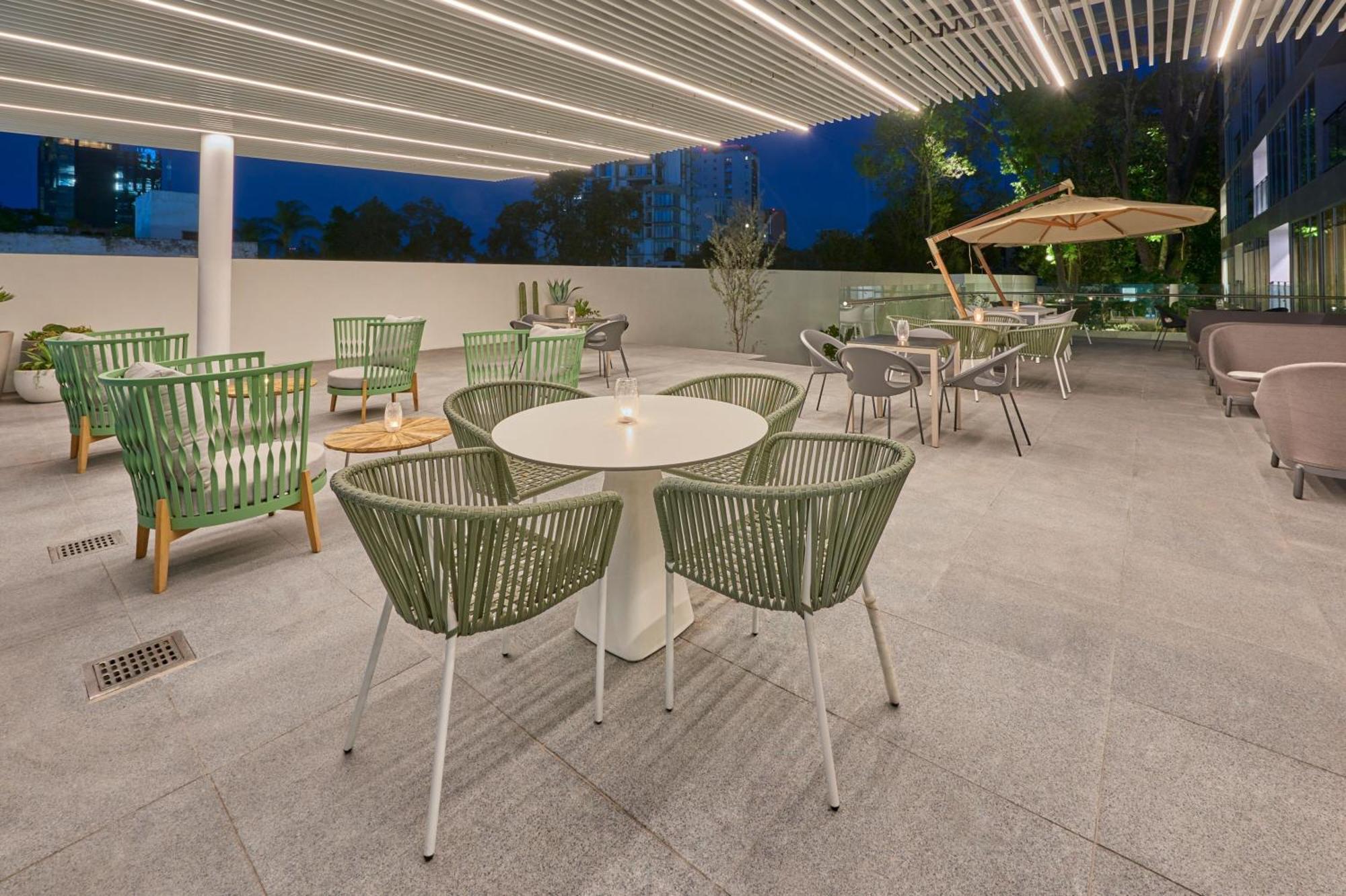 City Express Plus By Marriott Guadalajara Providencia Экстерьер фото