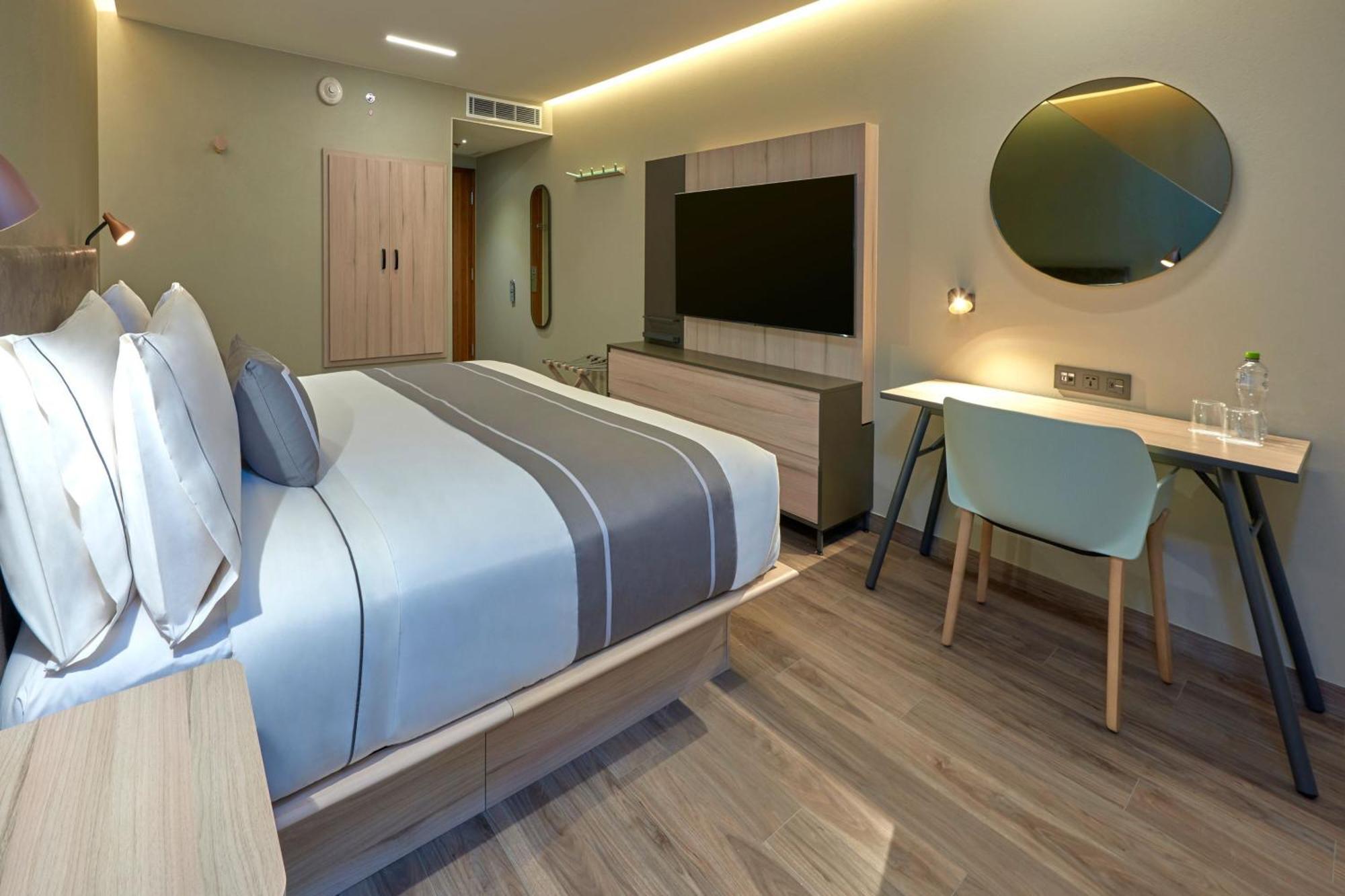 City Express Plus By Marriott Guadalajara Providencia Экстерьер фото