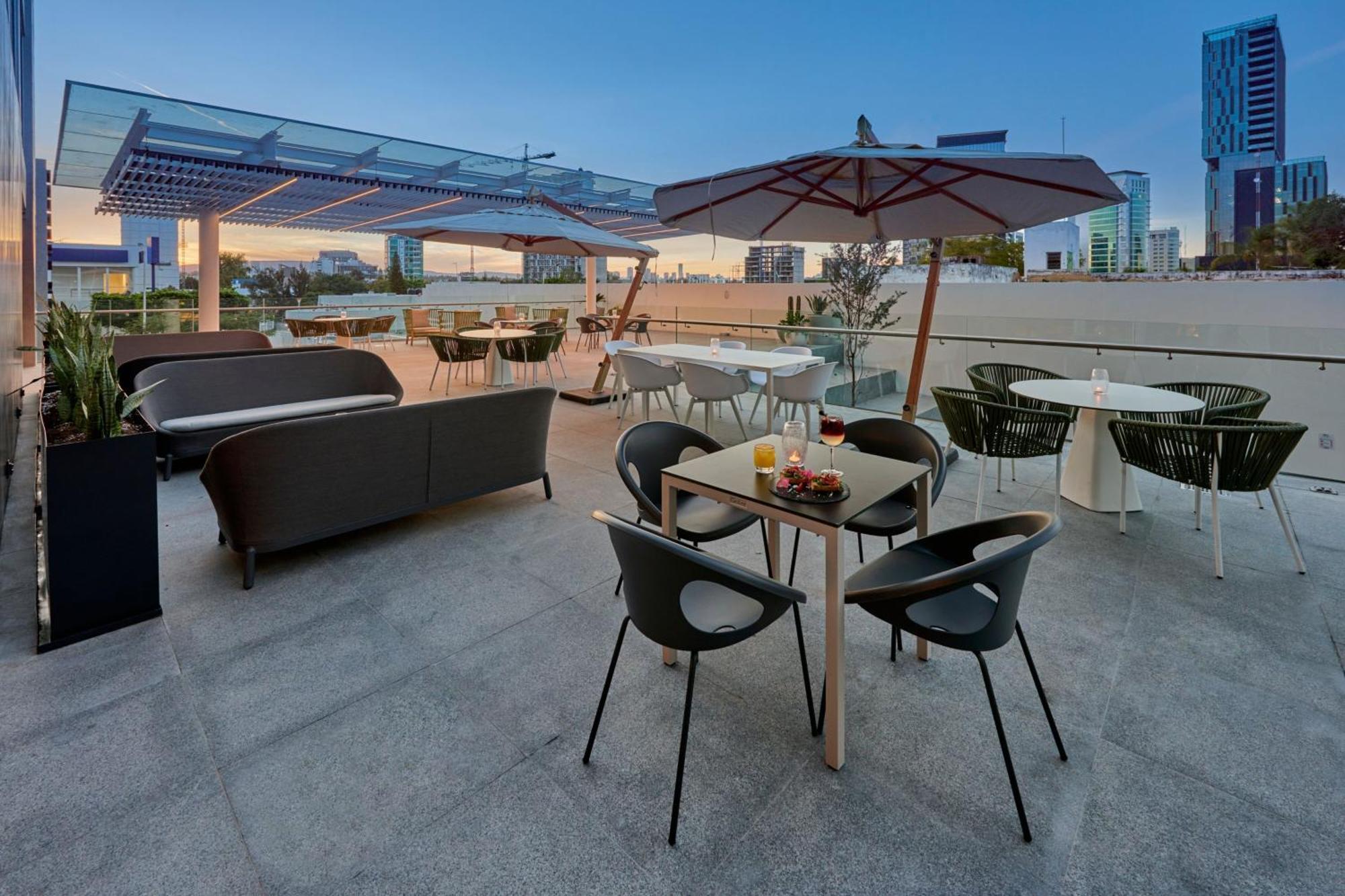 City Express Plus By Marriott Guadalajara Providencia Экстерьер фото