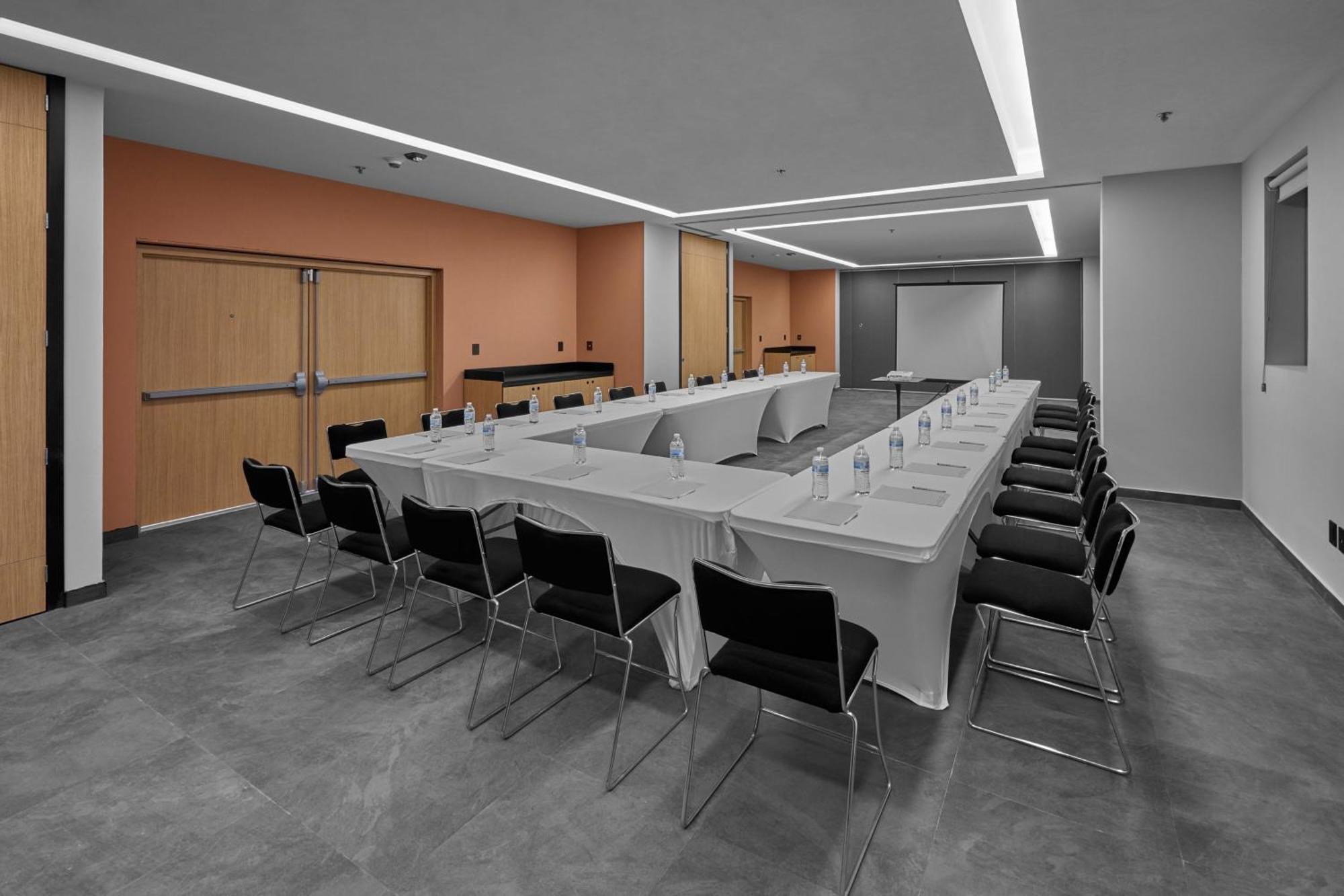 City Express Plus By Marriott Guadalajara Providencia Экстерьер фото