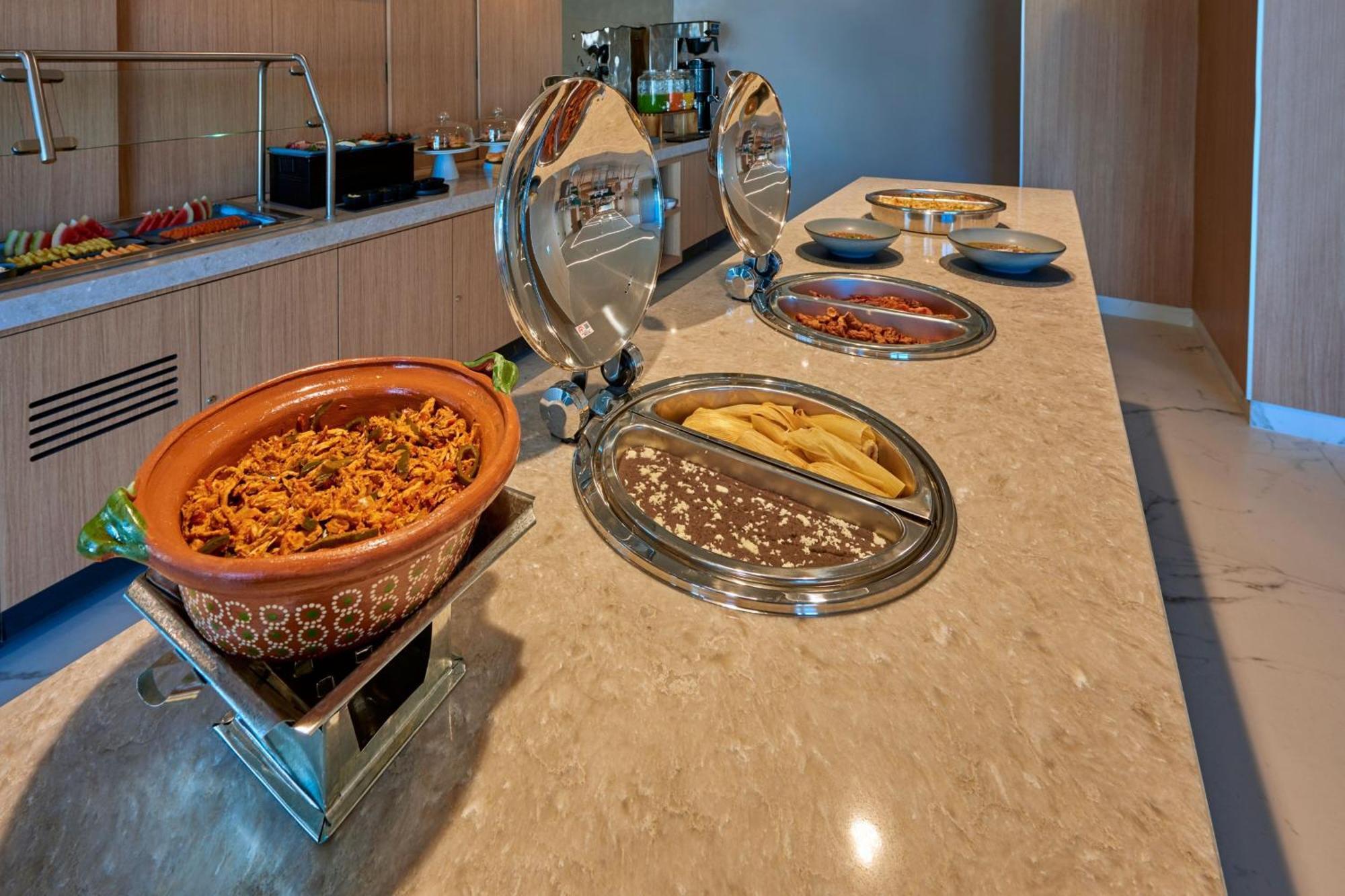 City Express Plus By Marriott Guadalajara Providencia Экстерьер фото