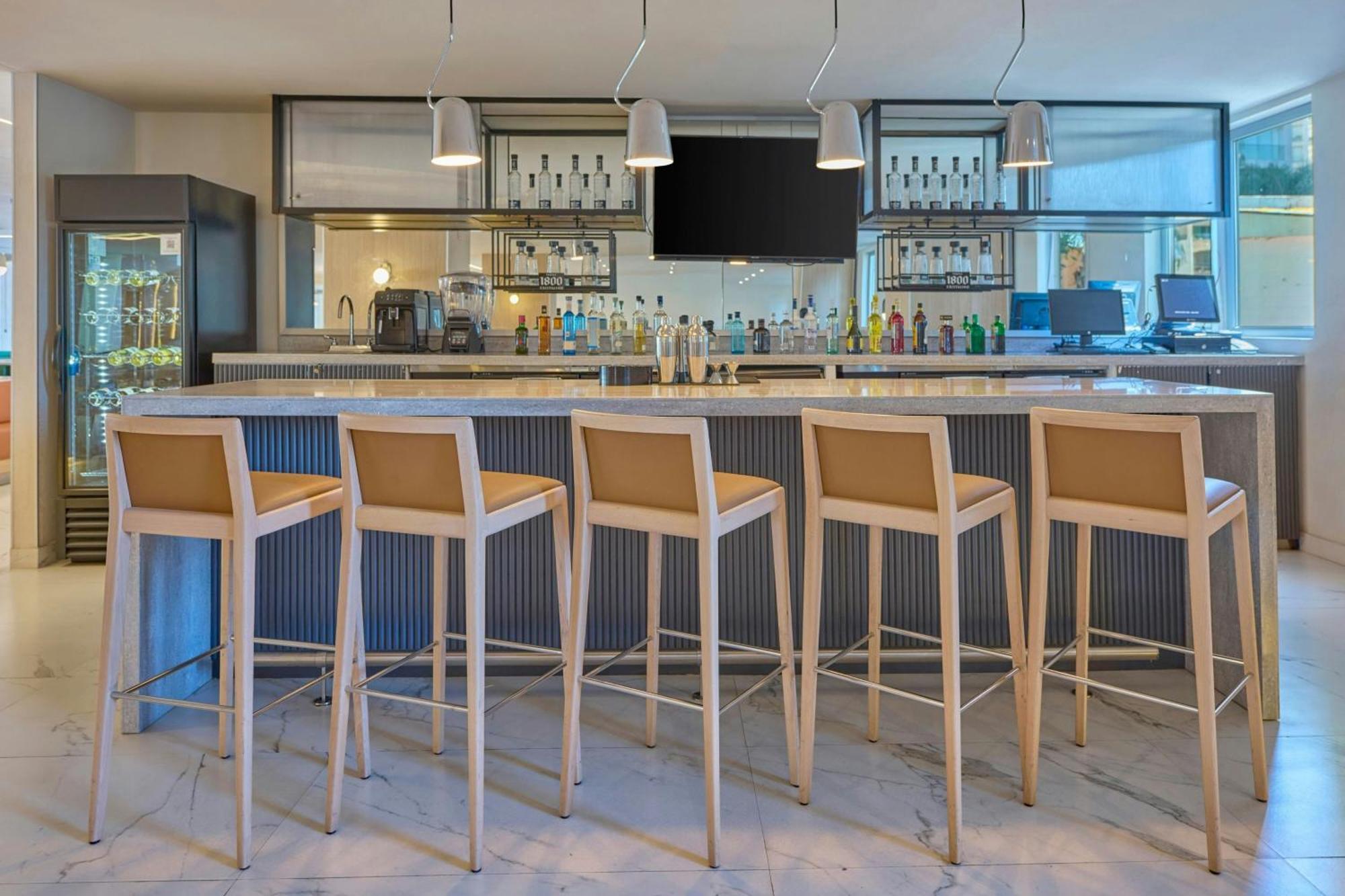 City Express Plus By Marriott Guadalajara Providencia Экстерьер фото