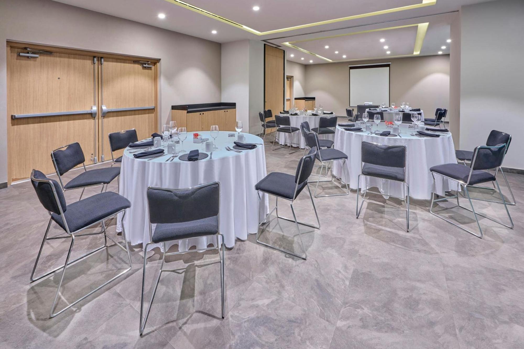 City Express Plus By Marriott Guadalajara Providencia Экстерьер фото