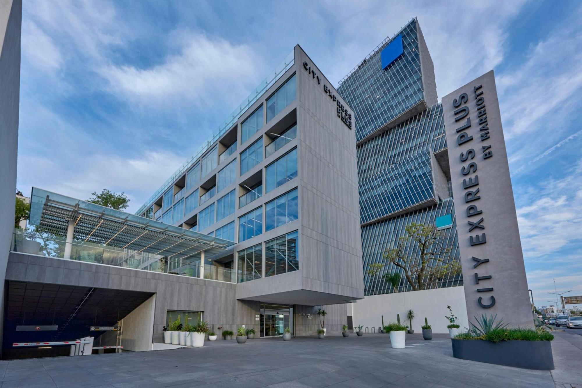City Express Plus By Marriott Guadalajara Providencia Экстерьер фото