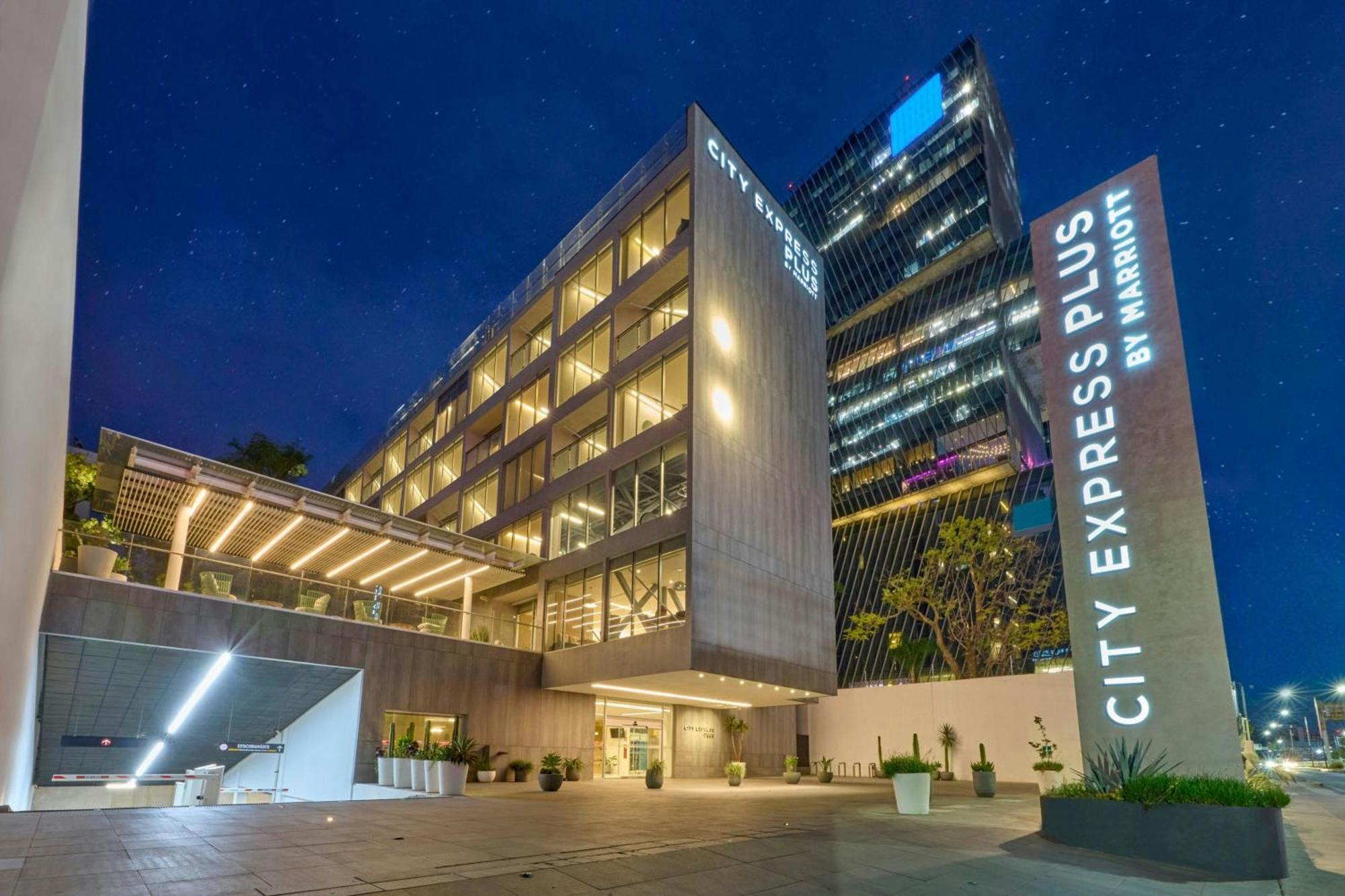 City Express Plus By Marriott Guadalajara Providencia Экстерьер фото