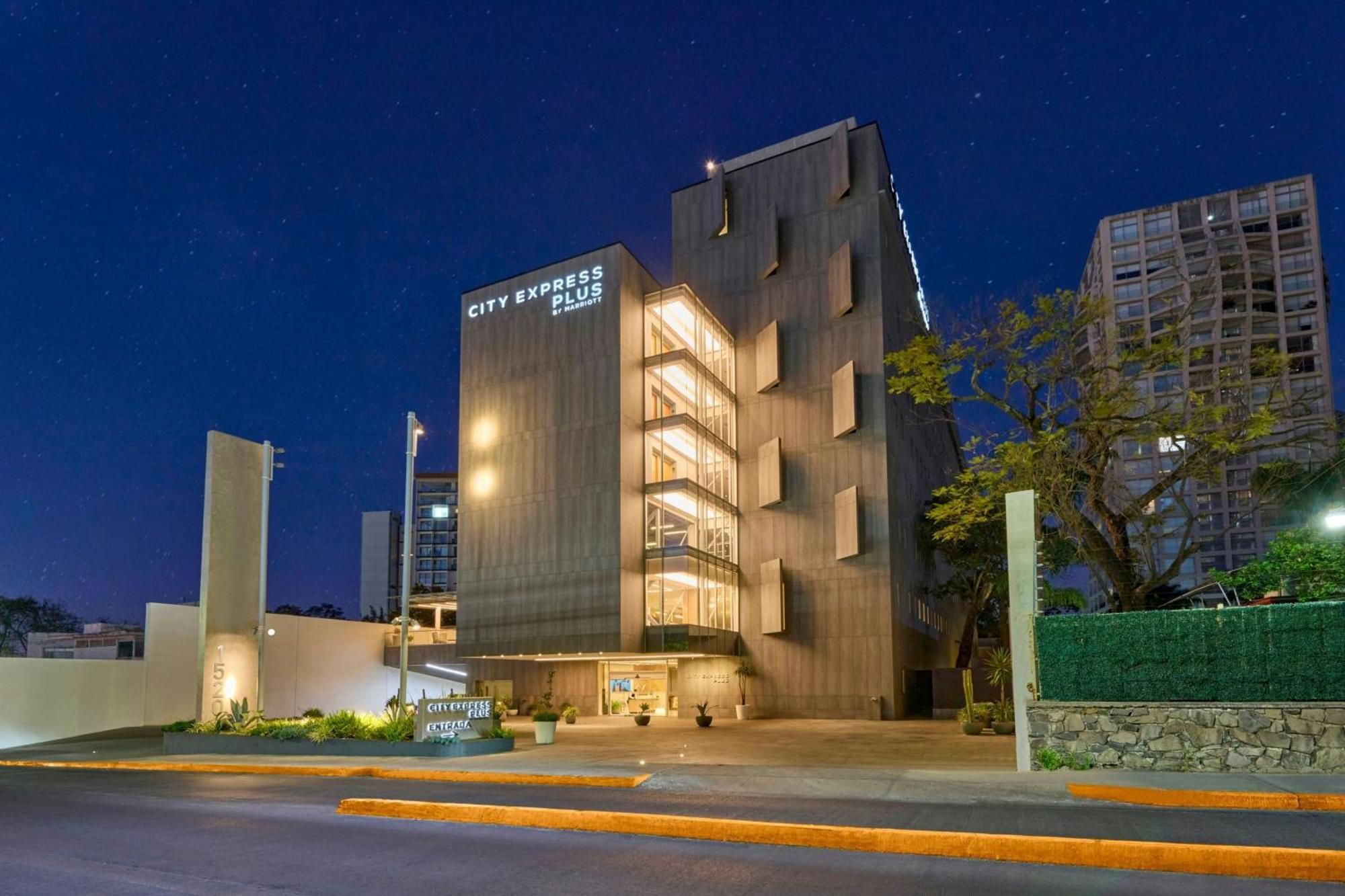 City Express Plus By Marriott Guadalajara Providencia Экстерьер фото